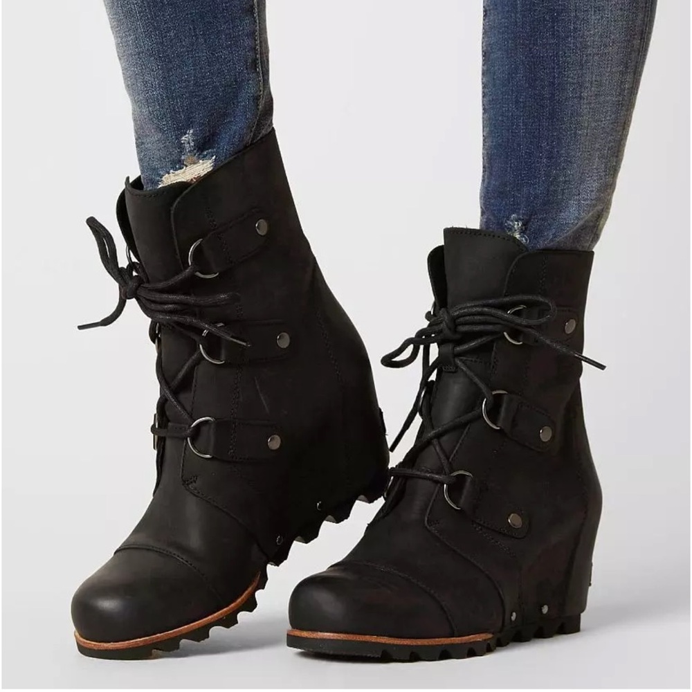 Sorel Joan of Arctic Wedge boot black women’s  size 9